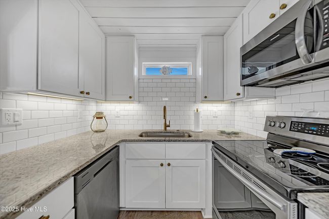 202 E Second St, House other with 3 bedrooms, 2 bathrooms and null parking in Ocean Isle Beach NC | Image 11