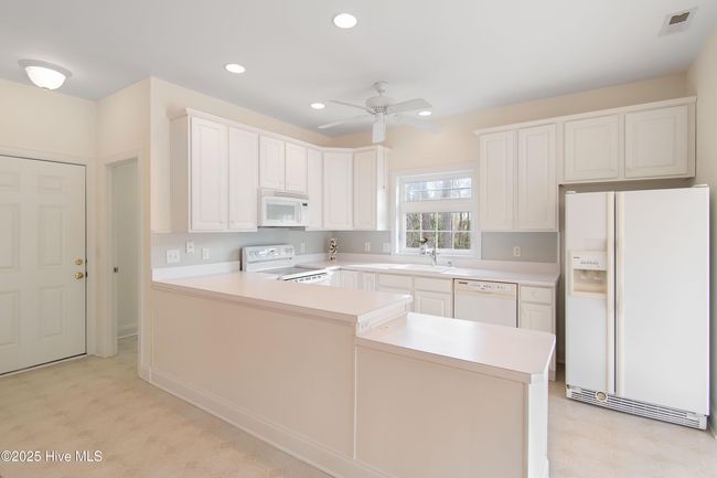 102 E Sanderling Cir, House other with 2 bedrooms, 2 bathrooms and 2 parking in Hampstead NC | Image 20