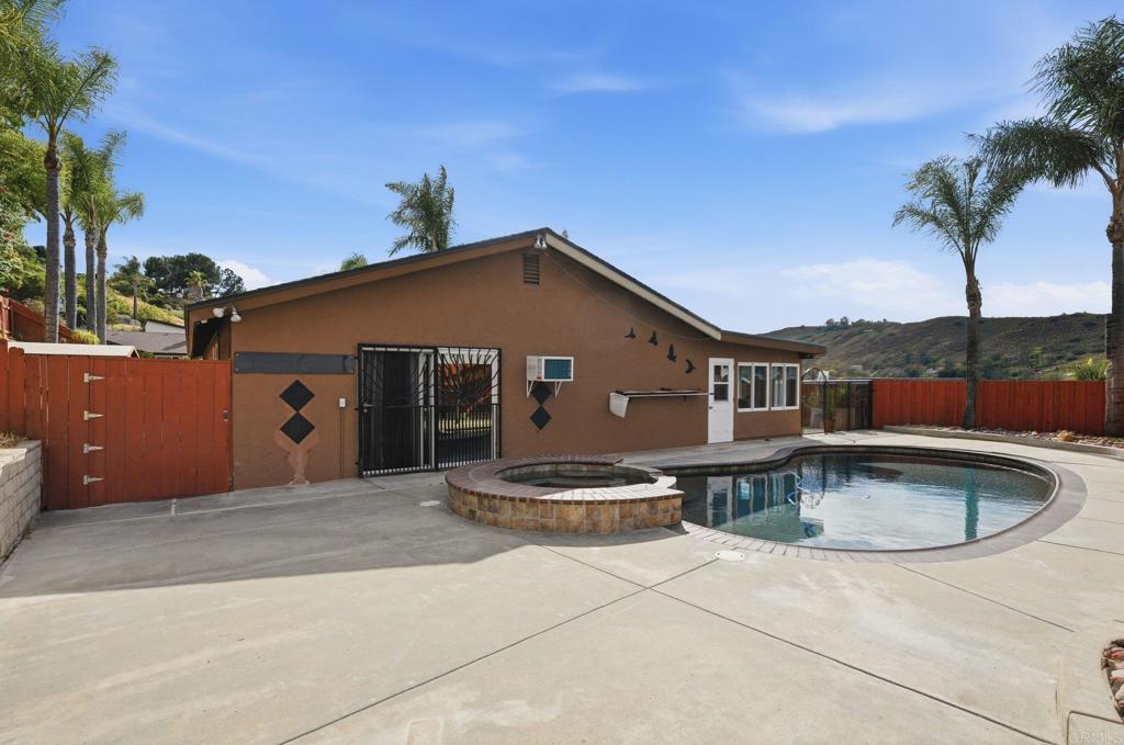 Residential in Lakeside 3