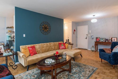 apt-4g-31 Woodland St, Hartford, CT, 06105-4302 | Card Image