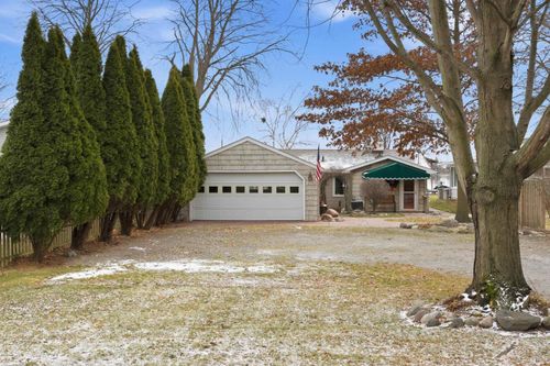 8401 River Rd, Cottrellville, MI, 48039-3343 | Card Image