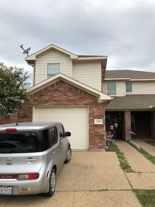 2303 Kingsway Dr, Arlington, TX, 76012-3628 | Card Image