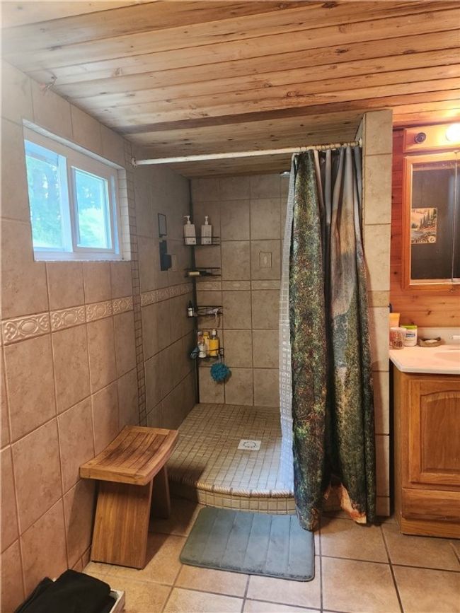 211 Fayette St, House other with 3 bedrooms, 1 bathrooms and 4 parking in Donegal PA | Image 10