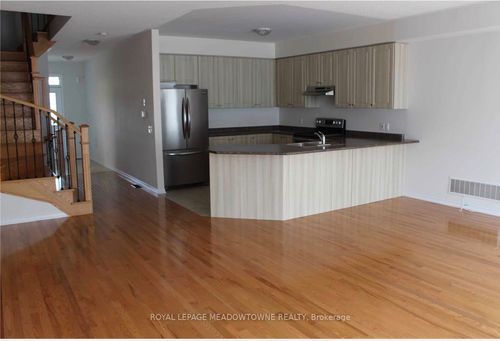 726 Farmstead Dr, Milton, ON, L9T8N4 | Card Image