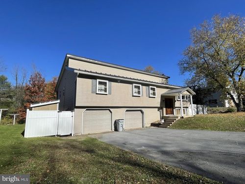 12 Park Dr, Lock Haven, PA, 17745-9662 | Card Image
