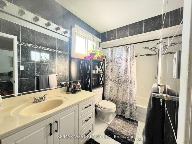 425 Hansen Rd N, House other with 4 bedrooms, 3 bathrooms and 4 parking in Brampton ON | Image 24
