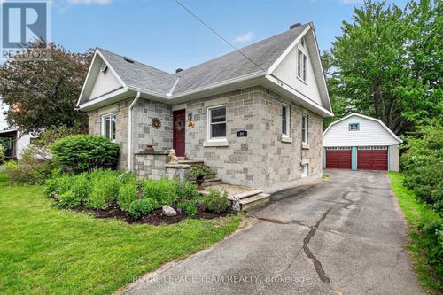 94 Strachan St, Richmond, ON, K0A2Z0 | Card Image