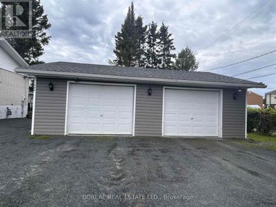 468 7 Th St E, Home with 5 bedrooms, 3 bathrooms and null parking in Cochrane ON | Image 3