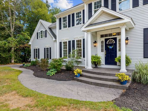 2 Grooms Way, East Lyme, CT, 06333-1547 | Card Image