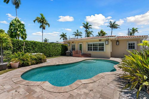 8934 Emerson Ave, Surfside, FL, 33154-3365 | Card Image