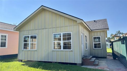 716 Clarence St, Lake Charles, LA, 70601-5324 | Card Image