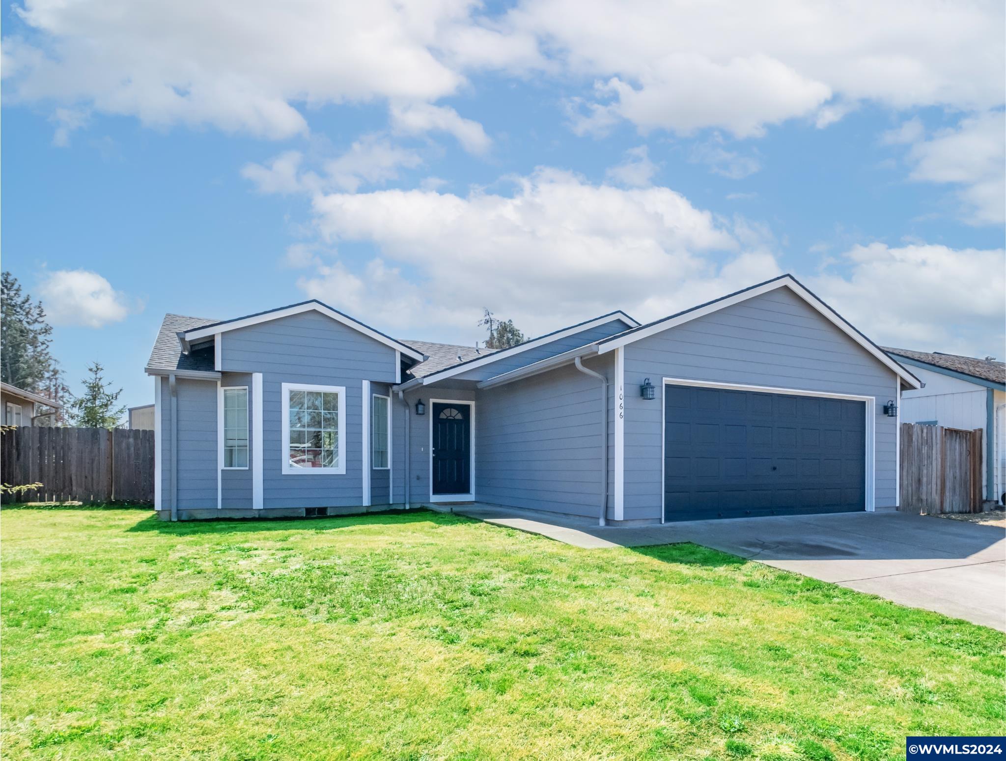 Kees St, Lebanon, OR 97355