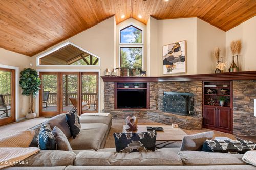 1018 N Amberwood St, Flagstaff, AZ, 86004-7899 | Card Image