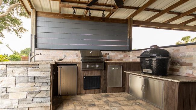 812 Jameson Rd, House other with 3 bedrooms, 2 bathrooms and null parking in Lithia FL | Image 18