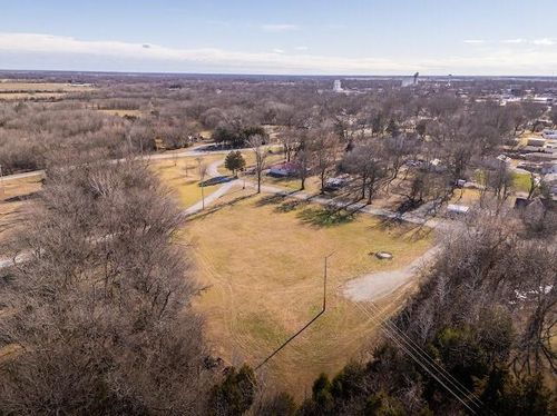 102 W Northern Ave, Girard, KS, 66743-1043 | Card Image