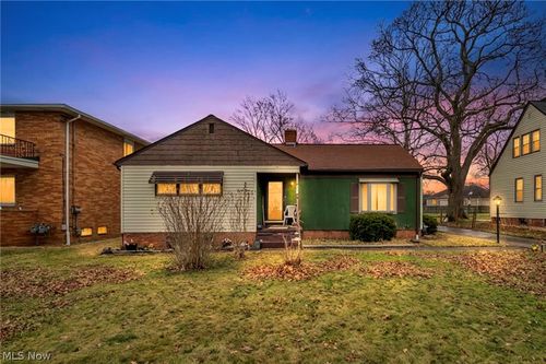 7181 York Rd, Parma, OH, 44130-5158 | Card Image