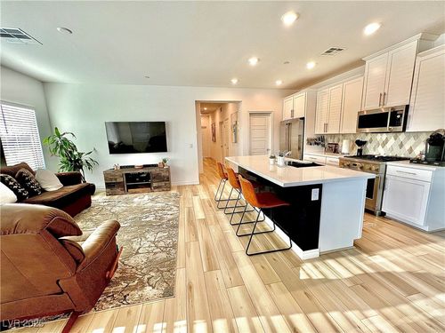 2115-600 N Carriage Hill Dr, Las Vegas, NV, 89138-4663 | Card Image