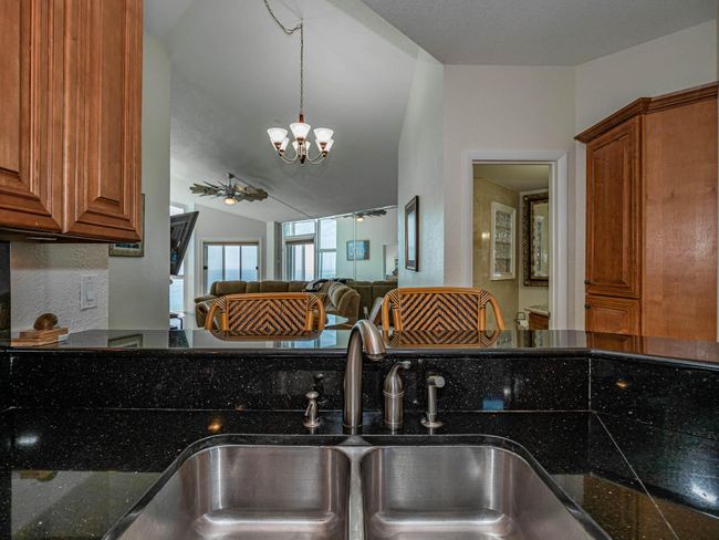 PH6 - 3870 N Highway A1a, Condo with 2 bedrooms, 2 bathrooms and null parking in Hutchinson Island FL | Image 22
