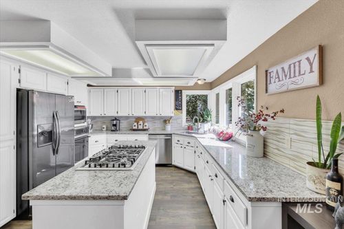 3280 W Sugar Creek Dr, Meridian, ID, 83646-1155 | Card Image