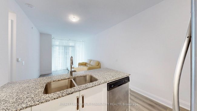 901 - 20 Gatineau Dr, Condo with 1 bedrooms, 1 bathrooms and 1 parking in Vaughan ON | Image 6