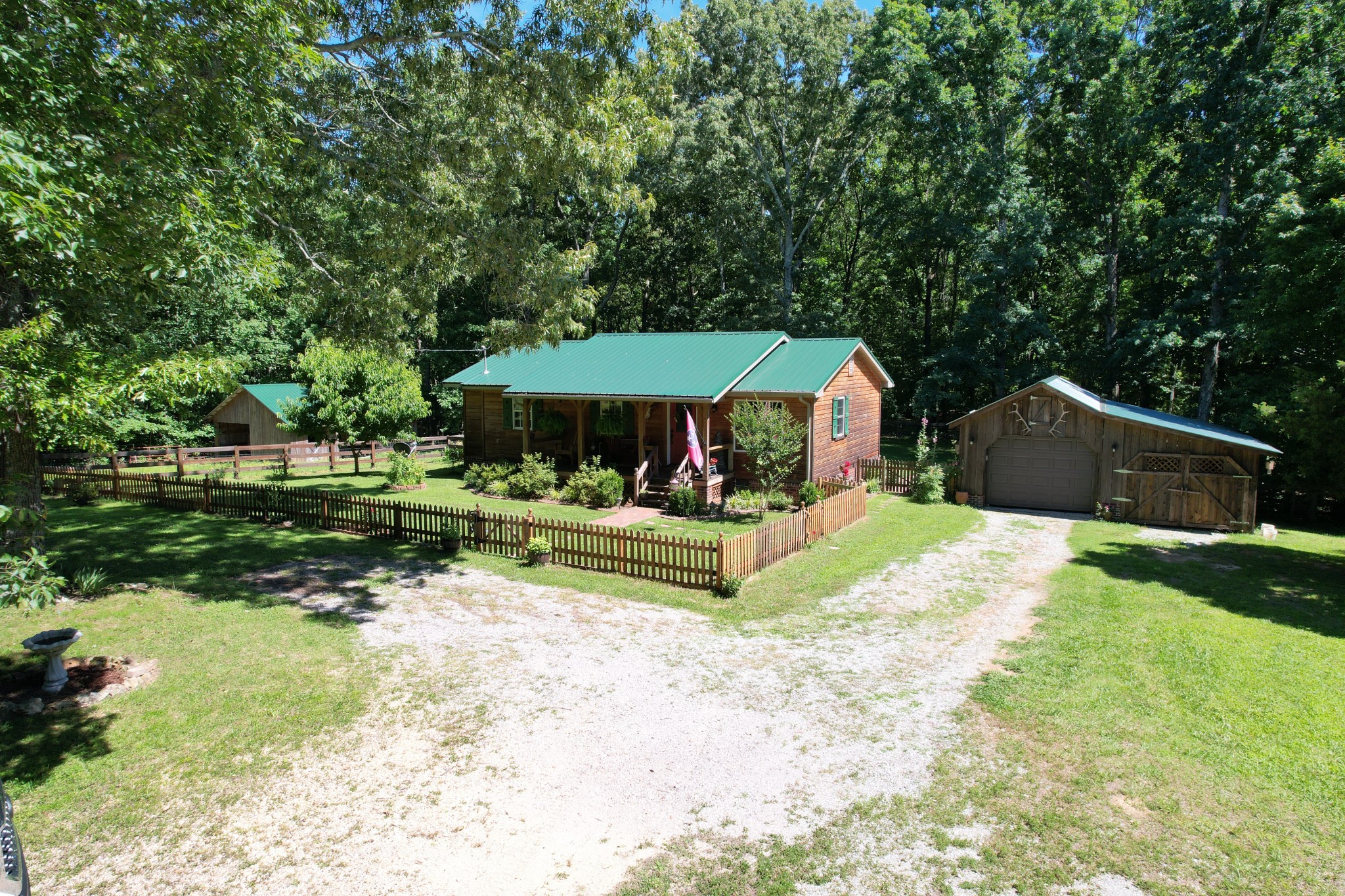 Cc Rd, Lawrenceburg, TN 38464