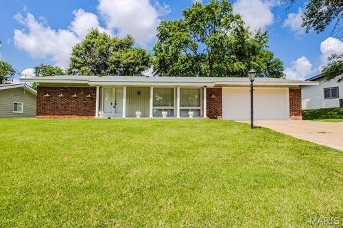 1643 Fontana Dr, Saint Louis, MO, 63146-3809 | Card Image