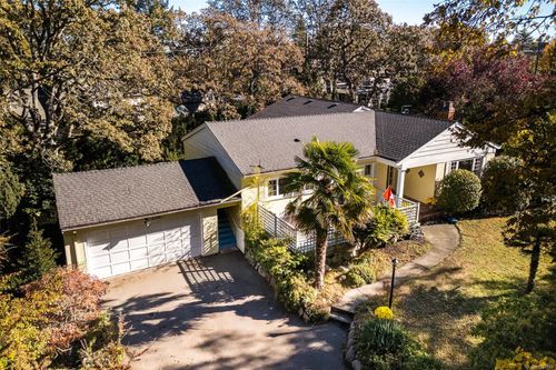 3315 Ripon Rd, Victoria, BC, V8R6G6 | Card Image