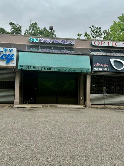 57 Page Ave, Staten Island, NY, 10309-2611 | Card Image