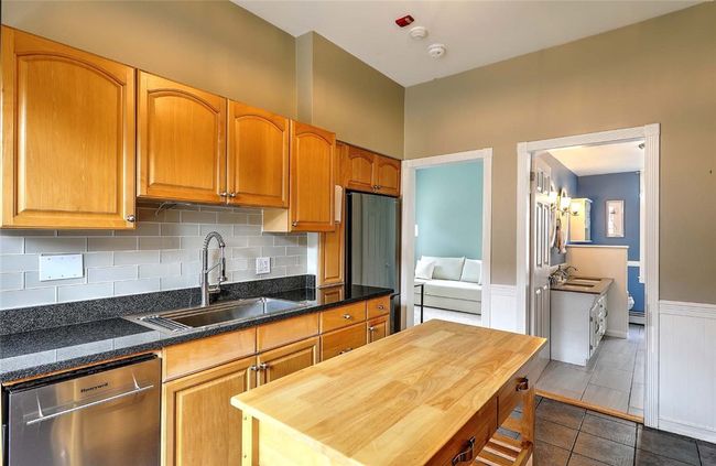 APT-3 - 20 7 Th St, Condo with 2 bedrooms, 1 bathrooms and 2 parking in Providence RI | Image 14