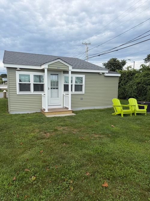 655 Succotash Rd, South Kingstown, RI, 02879-5839 | Card Image