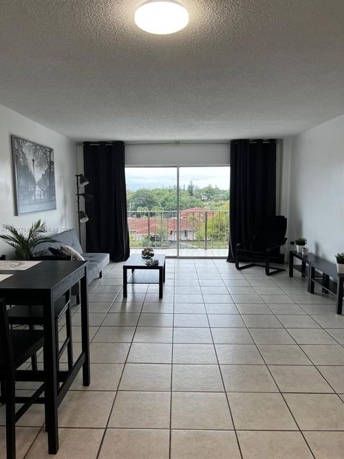 apt-510-4164 Inverrary Dr, Lauderhill, FL, 33319-4580 | Card Image