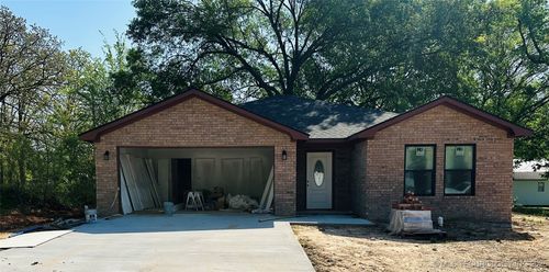 1001 S Gore St, Muldrow, OK, 74948-4019 | Card Image