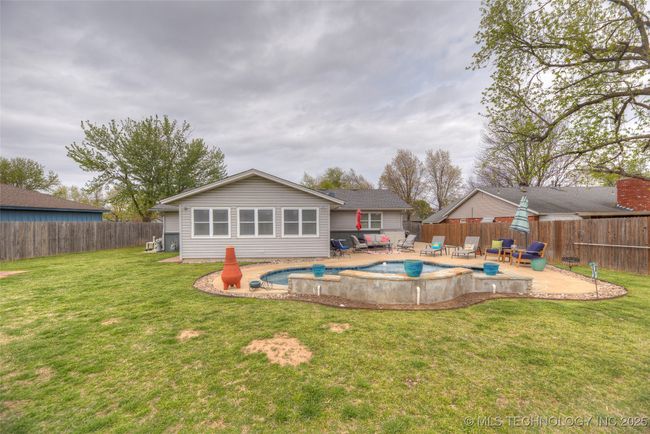 A view of the back of the house. | Image 26