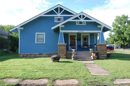 1202 W Broadway St, Henryetta, OK, 74437-4842 | Card Image