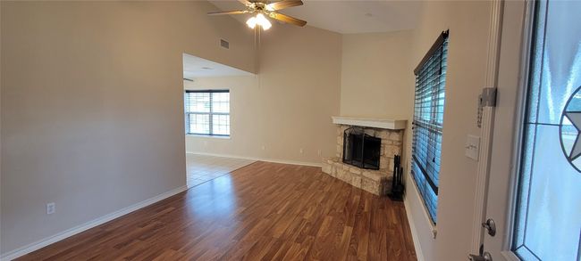 195 Cardinal Dr, House other with 3 bedrooms, 2 bathrooms and 6 parking in Paige TX | Image 5