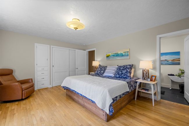 Primary bedroom with en-suite bathroom | Image 23