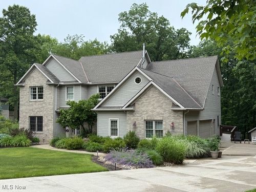 2525 Nadine Cir, Hinckley, OH, 44233-9698 | Card Image