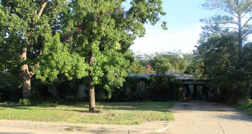 826 E Texas St, Grapevine, TX, 76051-3647 | Card Image