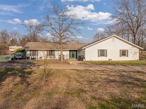 905 Mansion Rd, Winfield, MO, 63389-2067 | Card Image