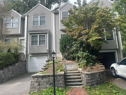 18-18 Edgemoor Cir, Wellesley, MA, 02482-1056 | Card Image