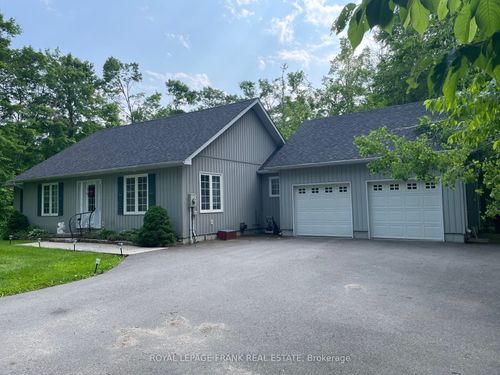 18 E Beehive Dr, Bobcaygeon, ON, K0M1A0 | Card Image