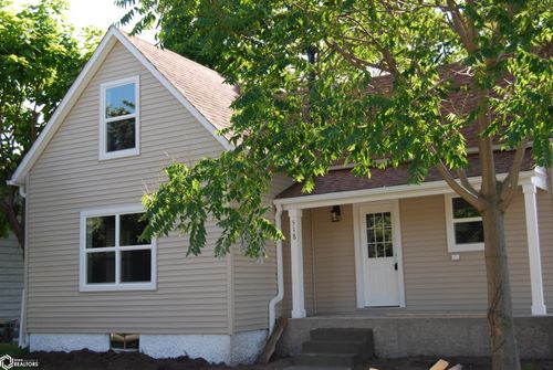 518 N 1st St, Knoxville, IA, 50138-1630 | Card Image
