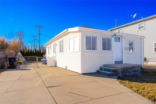 28029 Rosemont St, Roseville, MI, 48066-2435 | Card Image