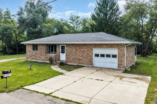 N2443 Giles Dr, Burlington, WI, 53105-3543 | Card Image