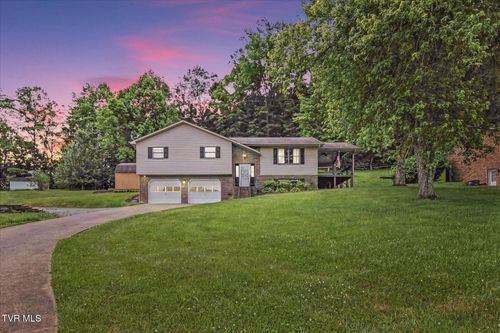 912 S Sherbrooke Cir, Mount Carmel, TN, 37645-4052 | Card Image