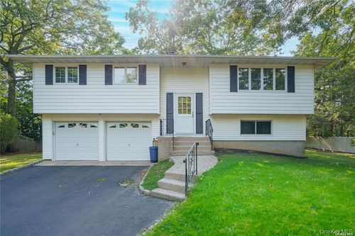 30 Clematis St, Port Jefferson Station, NY, 11776-1802 | Card Image