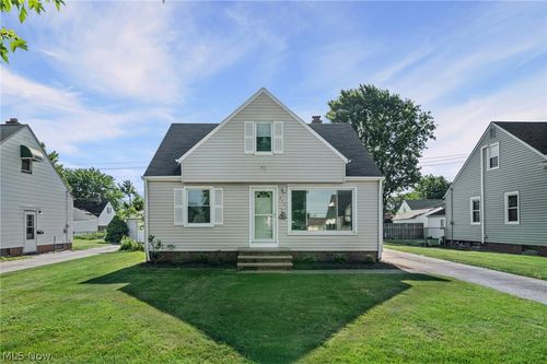 4757 Summer Ln, Brooklyn, OH, 44144-3052 | Card Image