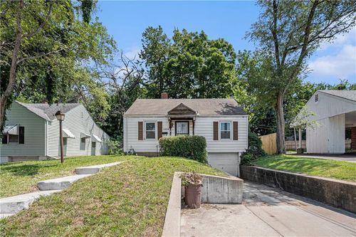 1323 S 42nd St, Kansas City, KS, 66106-1949 | Card Image