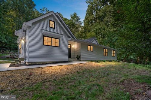 980 State Rd, Coopersburg, PA, 18036-9611 | Card Image