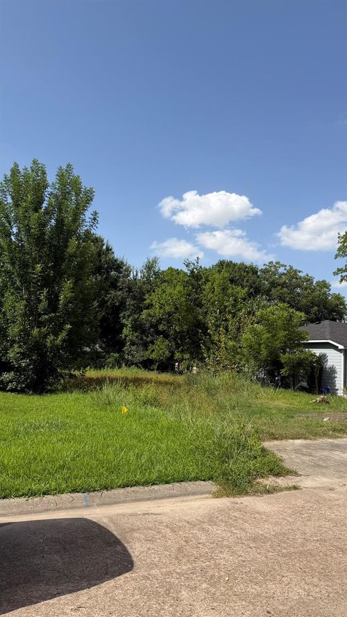 601 Maple Ave, Pasadena, TX, 77506-3577 | Card Image
